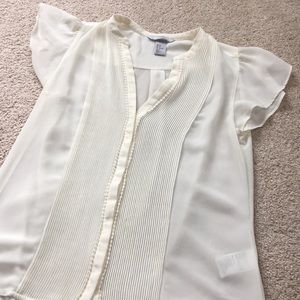 H&M short sleeved cream blouse. Size 8